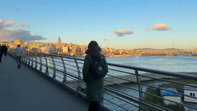 Atardecer sobre el skyline de Estambul desde la costa de Üsküdar