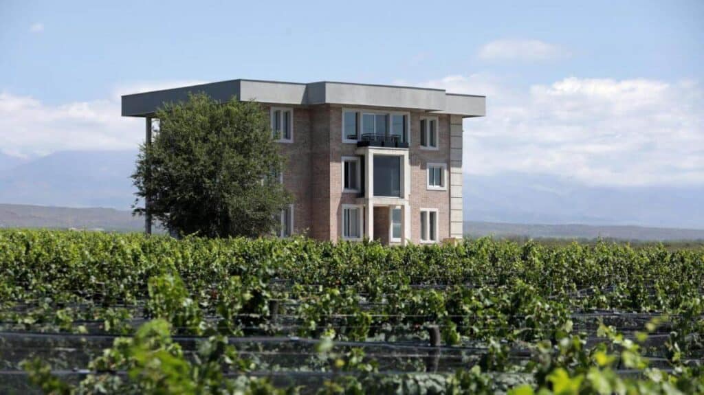 1. hoteles en bodegas mendoza - gaia lodge bodega domaine bousquet