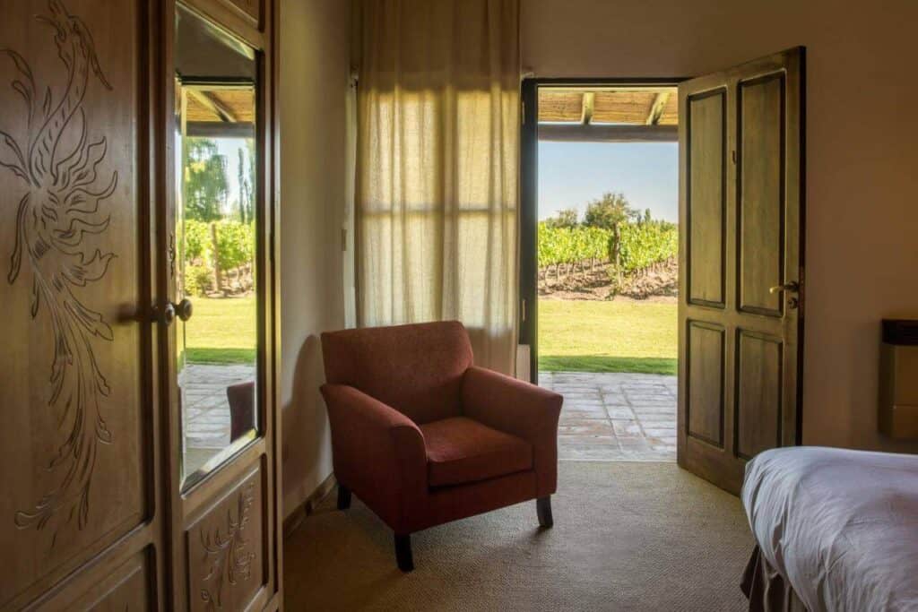 14. hoteles en bodegas mendoza - postales bodega hotel