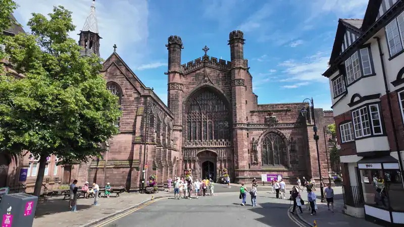 Fachada gótica de la Catedral de Chester
