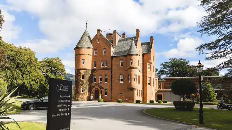 Fonab Castle Hotel a orillas del lago Faskally en Pitlochry, Escocia