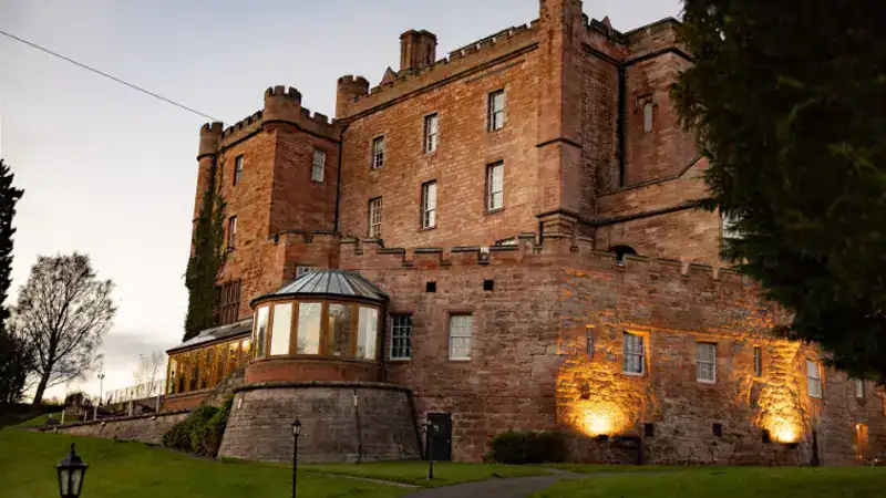 Dalhousie Castle, castillo del siglo XIII con spa cerca de Edimburgo, Escocia