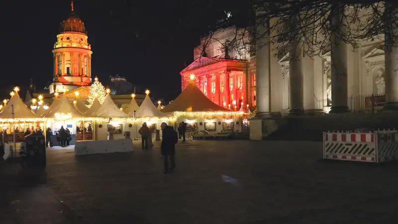 El WeihnachtsZauber del Gendarmenmarkt de Berlín, de vuelta en su plaza