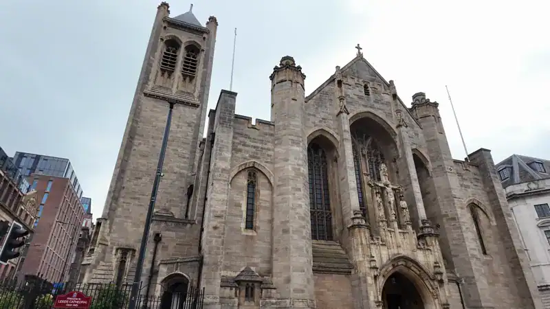 Fachada de la Catedral de Santa Ana de Leeds, la catedral católica de la ciudad