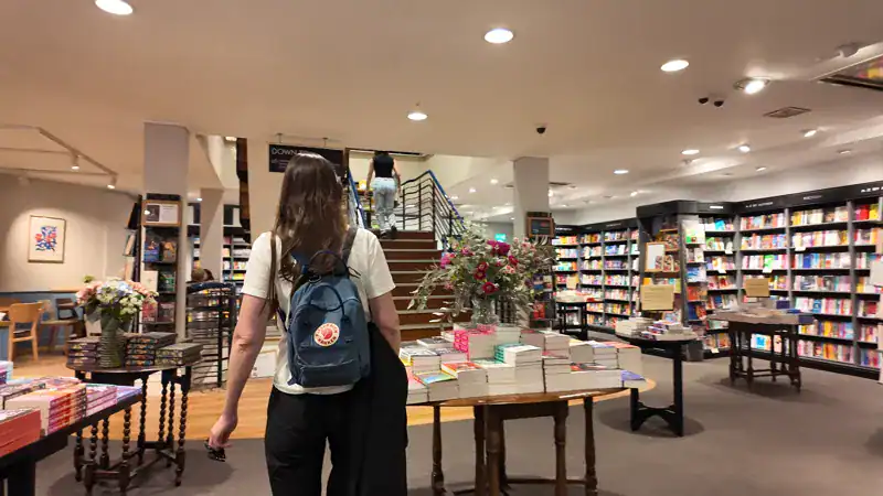 Interior de la librería Waterstones de Emerson Chambers, la más grande de Newcastle