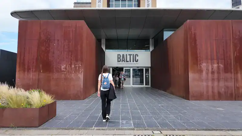 Entrada del BALTIC, el centro de arte contemporáneo de Gateshead, en el antiguo molino harinero