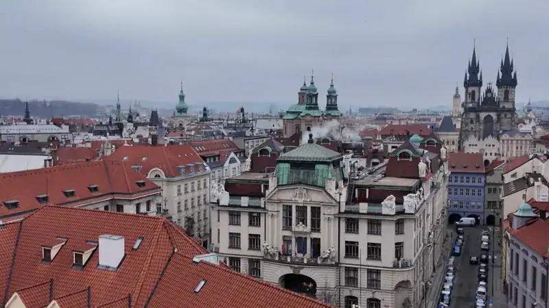 Vista de los techos de la Ciudad Vieja de Praga desde la Torre Astronómica del Clementinum