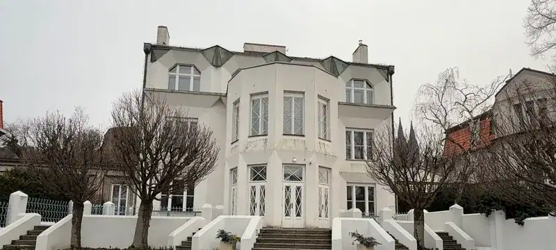 Villa Kovařovic, casa cubista de Josef Chochol al pie de Vyšehrad en Praga