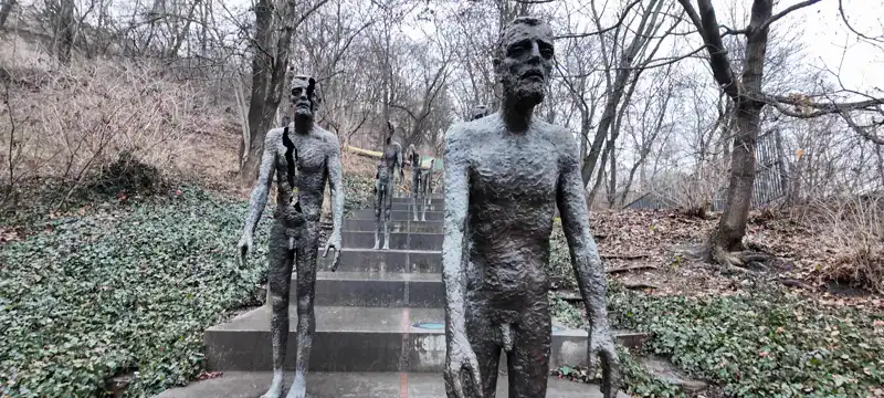 Monumento a las Víctimas del Comunismo al pie de la colina de Petřín en Praga